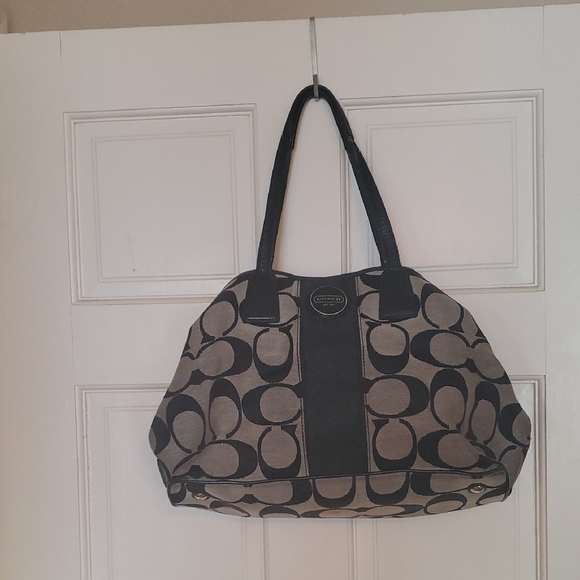 Coach Handbags - Coach Black And Gray Kisslock handbag.